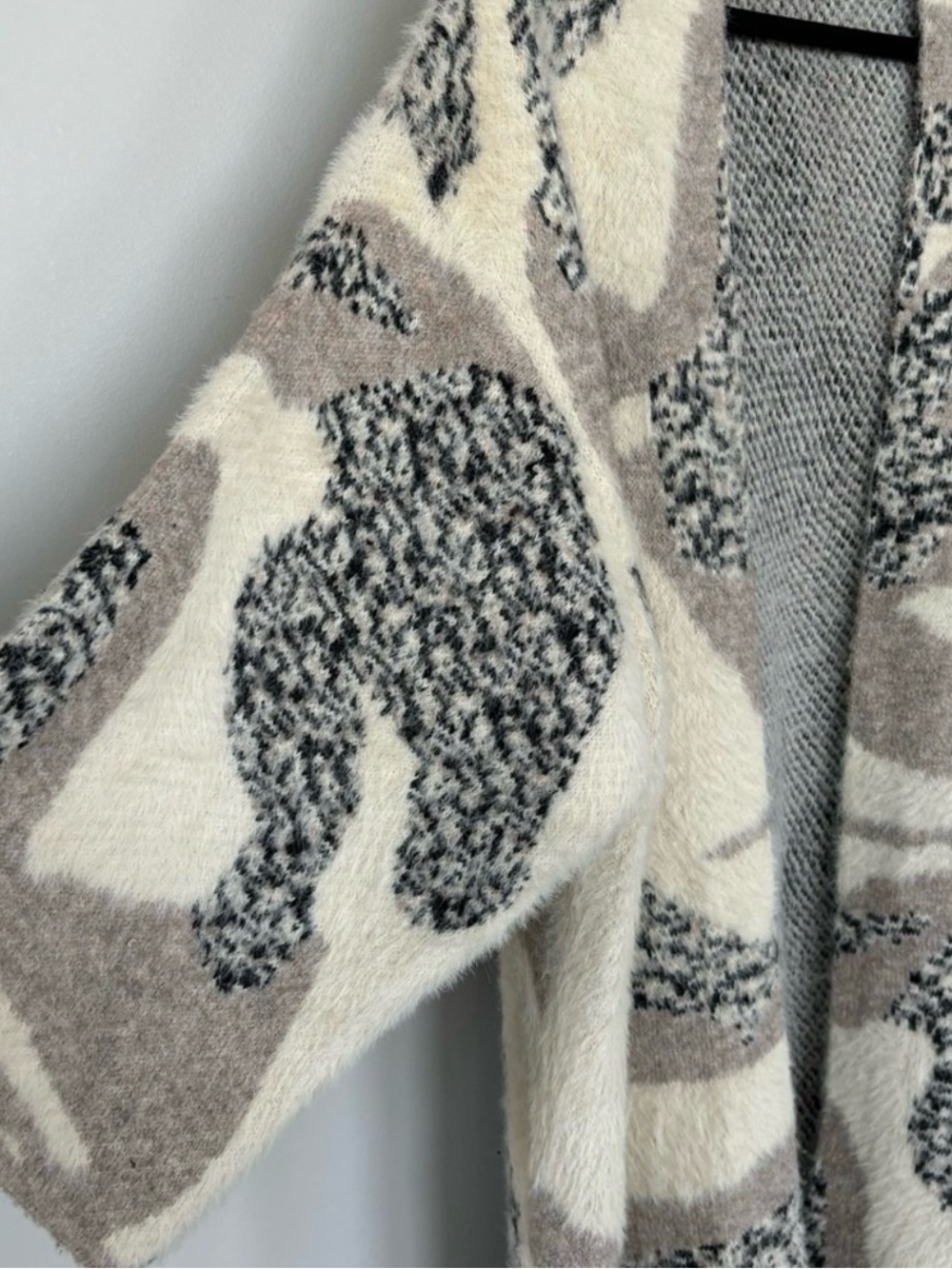 Open-Front Cream & Gray Patterned Women's Cardigan